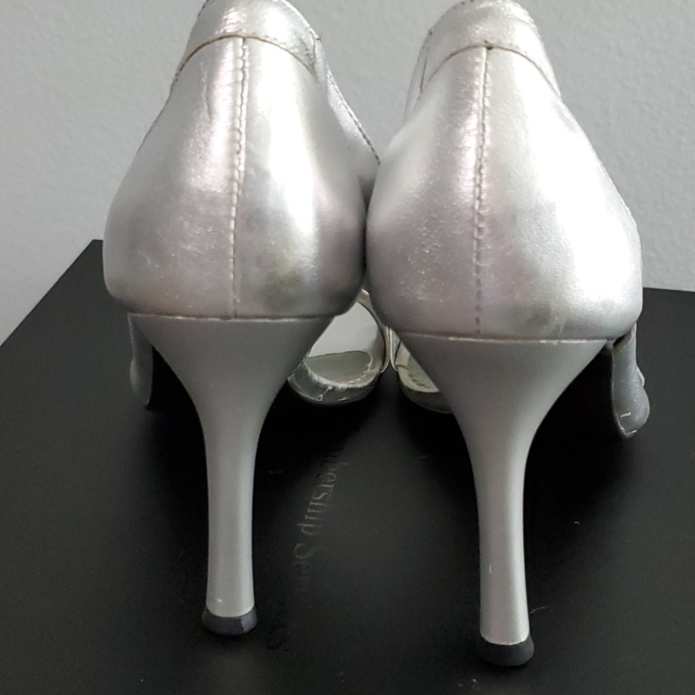 Heels - Picture 3 of 4